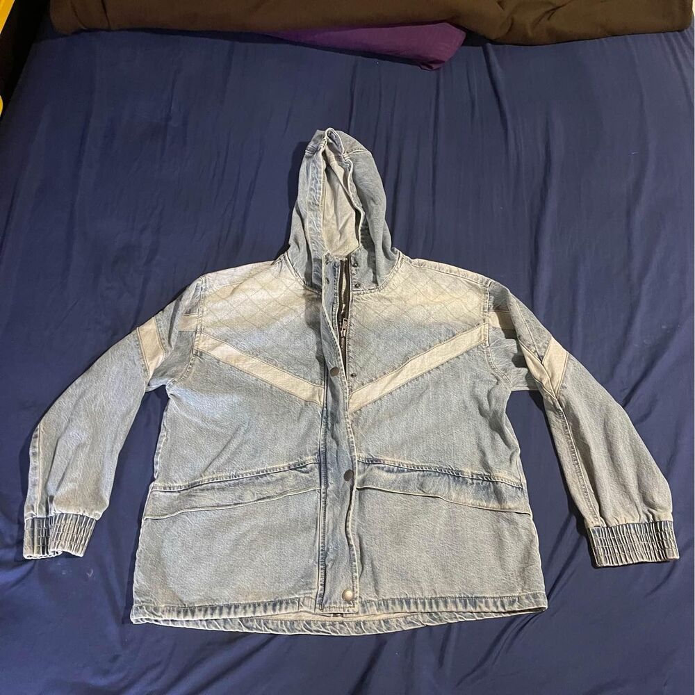M - American Eagle Jean Jacket